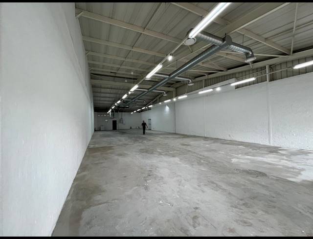 300M² RETAIL TO LET IN FOURWAYS